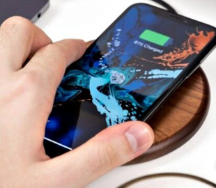 Експерти розкрили низку критичних вразливостей бездротової зарядки смартфона