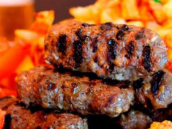 Чим замінити звичайні котлети: рецепт соковитих молдовських ковбасок