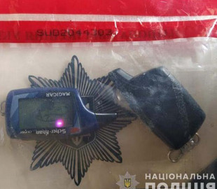 Поймали “на горячем”: в центре Днепра иностранцы взламывали автомобильные сигнализации