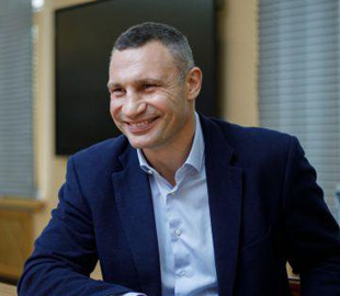 Снова развеселил сеть: Кличко оконфузился во время новогоднего поздравления