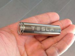 Появились первые фото новых аккумуляторов Tesla