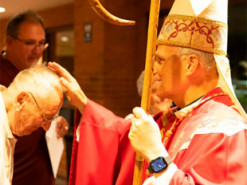 Новий Папа Римський помічений з Apple Watch під час першої меси