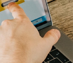 Американские инженеры предложили простой способ превратить обычный экран ноутбука в сенсорный