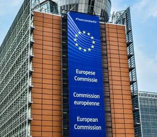 Єврокомісія розпочала антимонопольну перевірку щодо Visa та Mastercard — Bloomberg