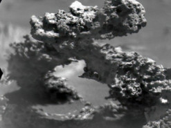 Марсоход Curiosity обнаружил на Марсе каменную арку, похожую на цепь ДНК