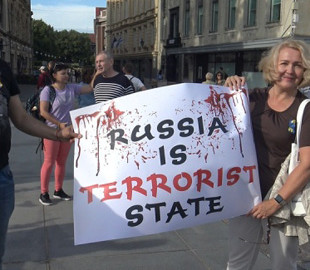 На мітингу в Таллінні закликали визнати росію державою-терористкою
