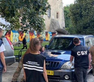 Продавали авто для потреб ЗСУ: у Львові викрито двох псевдоволонтерів