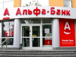 Клиентам «Альфа-Банка» в Беларуси остановили переводы с карт в долларах