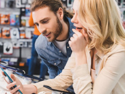 Названы 5 актуальных подарков для женщин на День влюбленных