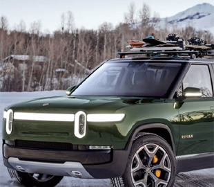 Конкурент Tesla: Rivian почав поставки свого електропозашляховика R1S