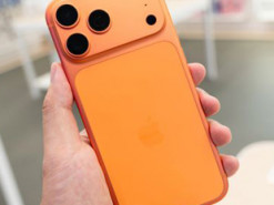 Житель Чернівців віз зі Швейцарії 9 iPhone на мільйон гривень у сумках із речами