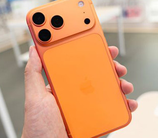 Житель Чернівців віз зі Швейцарії 9 iPhone на мільйон гривень у сумках із речами