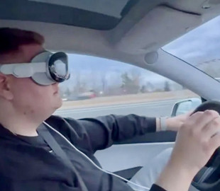 Влада США заборонила водіям використовувати шолом Apple Vision Pro за кермом