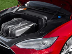 Новые аккумуляторы электрокаров Tesla теряют ёмкость вдвое быстрее старых