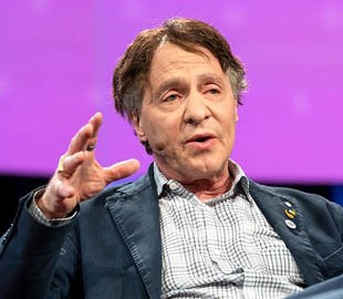 Рэй Курцвейл: «В 2045 году мы достигнем интеллектуального горизонта событий»