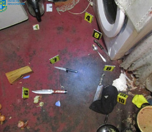 Судитимуть жителя Хмельниччини, який мало не вбив співмешканку та зарізав її сина