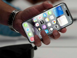 Багато власників iPhone 15 скаржаться на скляну задню панель, яку легко розбити