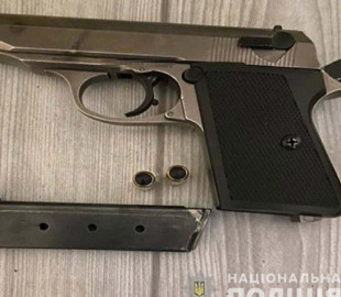 В Днепре полицейские “накрыли” бизнес 21-летнего парня, который сбывал оружие и наркотики через Интернет