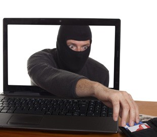 Чоловік перерахував шахраю 12 тисяч гривень за неіснуючі мобільні телефони