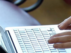 В соцмережах активізувалися шахраї. Українців попередили про небезпеку