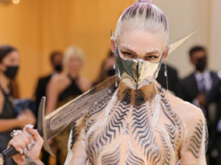 Певица Граймс выпустила клип на песню о расставании с Илоном Маском