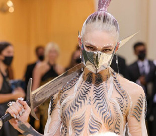 Певица Граймс выпустила клип на песню о расставании с Илоном Маском