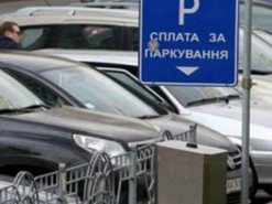 Киевлянам позволили оплачивать за парковку почасово через приложение Kyiv Smart City