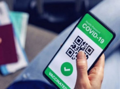 В Украине появились цифровые ковид-сертификаты: как их получить и признает ли их мир
