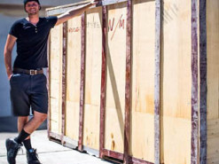 Блогер покупал на Alibaba электромобиль, а получил игрушку