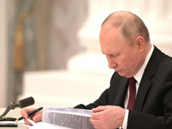 Bloomberg: Путін нав’язує Росії «потьомкінське» майбутнє