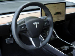 Автопилот Tesla Model 3 избежал ДТП в очень сложной ситуации