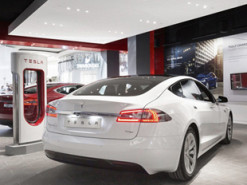 Tesla откажется от дорогих выставочных залов