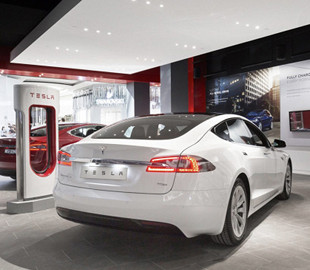 Tesla откажется от дорогих выставочных залов