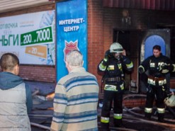 Пожар в Днепре: неизвестные подожгли интернет-центр и напали на охранника