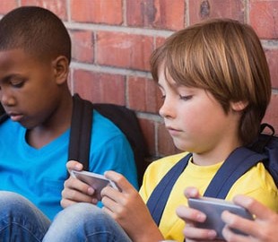 Facebook обвинили в завлечении детей в соцсети