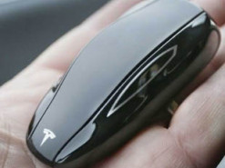 Tesla змусить водіїв доплачувати за автомобільні ключі