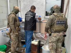 В Украине «накрыли» сеть наркоторговцев, по почте распространявших тяжелые наркотики по всему миру