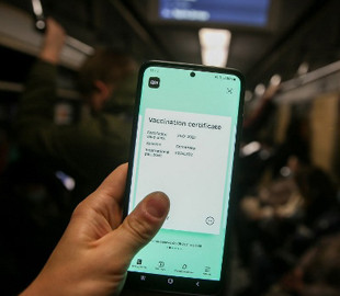 Новые схемы: как работает рынок фальшивых COVID-сертификатов в Украине