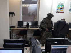 На Харьковщине раскрыта банда мошенников, похищавших деньги с банковских карт