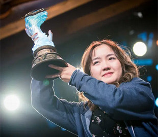 Женщина впервые победила на чемпионате по компьютерной игре Hearthstone