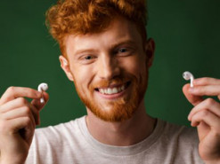 5 секретних функцій AirPods, які замінять вам дорогі гаджети