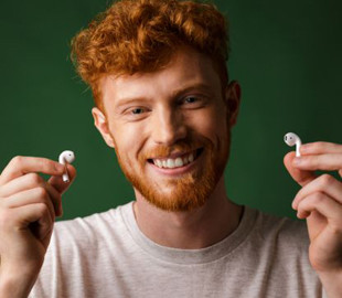 5 секретних функцій AirPods, які замінять вам дорогі гаджети