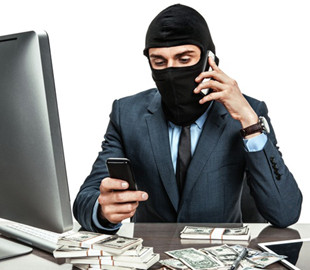 Аферисты под видом врачей и полицейских отбирают сбережения украинцев