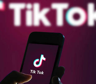Власти США призывают немедленно удалить TikTok со своих смартфонов