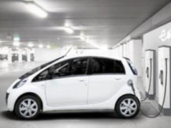 Мининфраструктуры хочет позволить размещение зарядок для электромобилей на всех дорогах