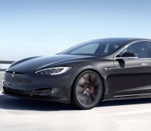 У владельца «Теслы» развалилась подвеска во время движения по автобану