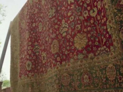 Звуки по всей округе: в Днепре во время тревоги выбивают ковры