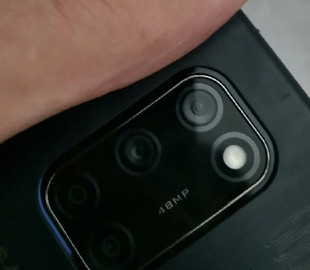 Загадочный смартфон Huawei с 48-Мп квадрокамерой показался на живом фото