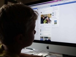 Ученые нашли связь между времяпровождением в сети и ожирением у детей