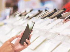 Мировые поставки смартфонов упали на 6% из-за дефицита чипов